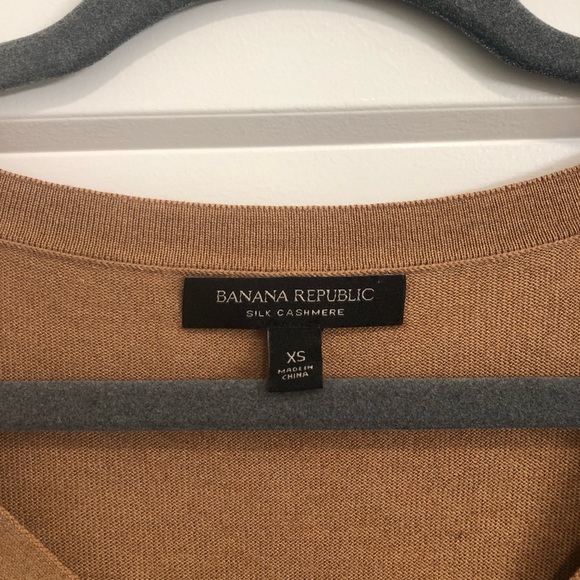 Banana Republic silk cashmere v-neck cardigan size S/M, fits US 6,no holes. - Picture 4 of 5